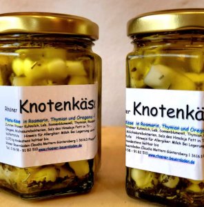 Knotenkäse in Kräuter-Öl