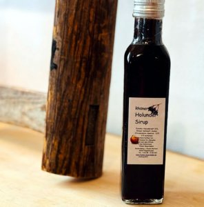 Rhöner Holunderbeerensirup mit Apfel